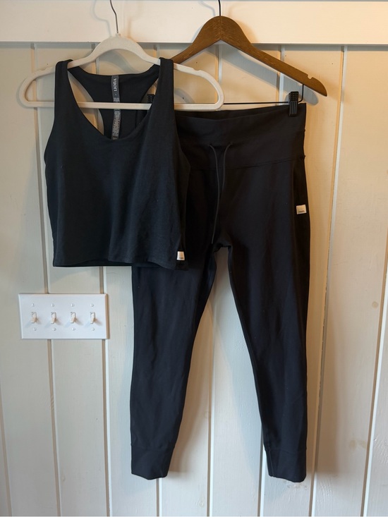 Vuori Pants - Vuori Black Racerback Crop Tank Bra & High-Rise Leggings Set, Size Large, EUC